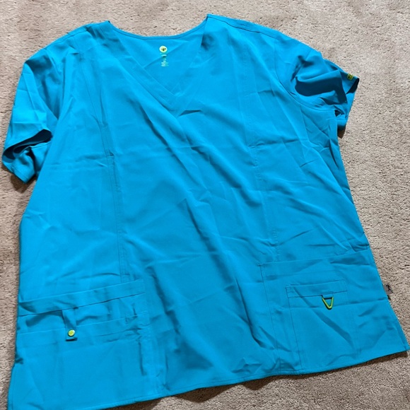 Plus Size Scrubs 2 pants and 1 top - Picture 4 of 9